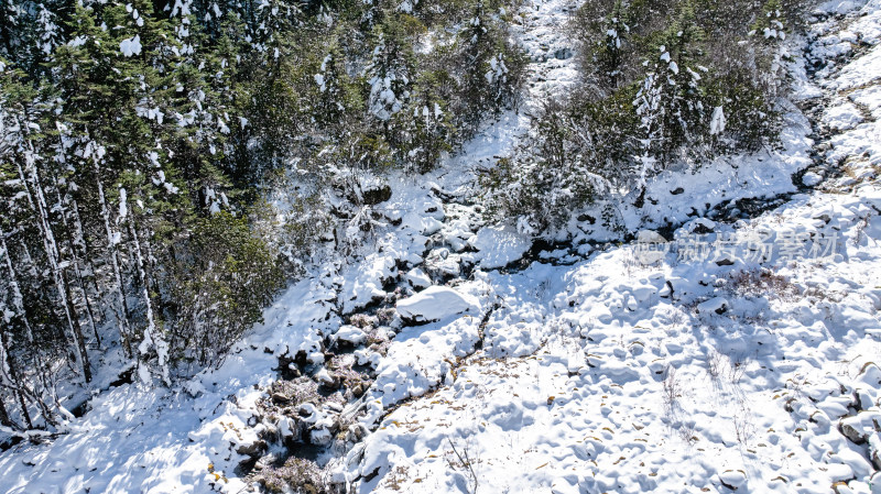 四川甘孜海螺沟景区冬季的雪水