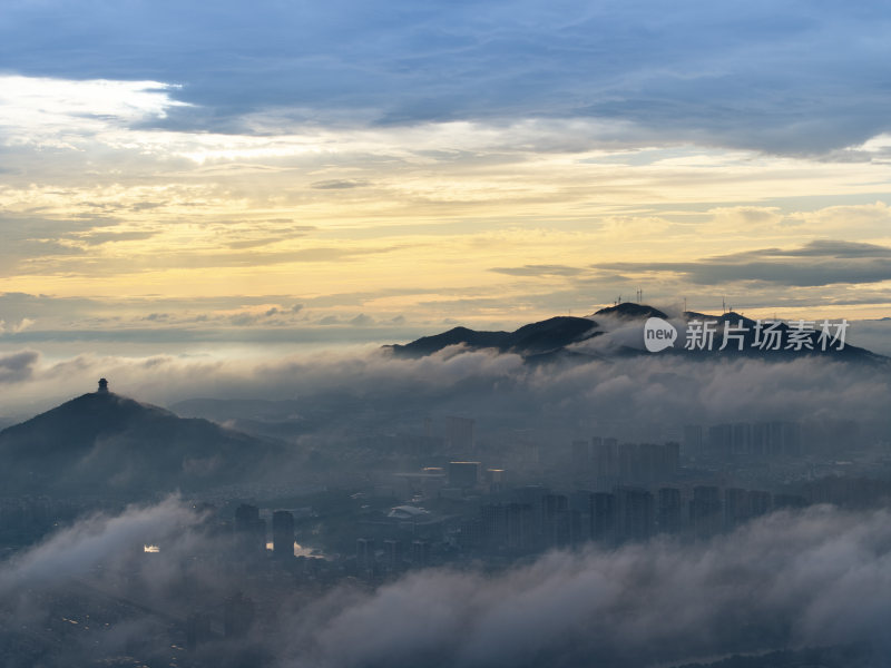 浙江湖州地标山顶云海日出时分的壮美景色