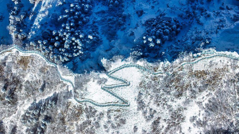 成都西岭雪山景区的阴阳界航拍特写