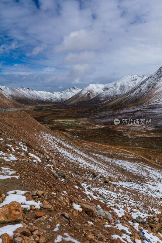 蓝天白云雪山风景