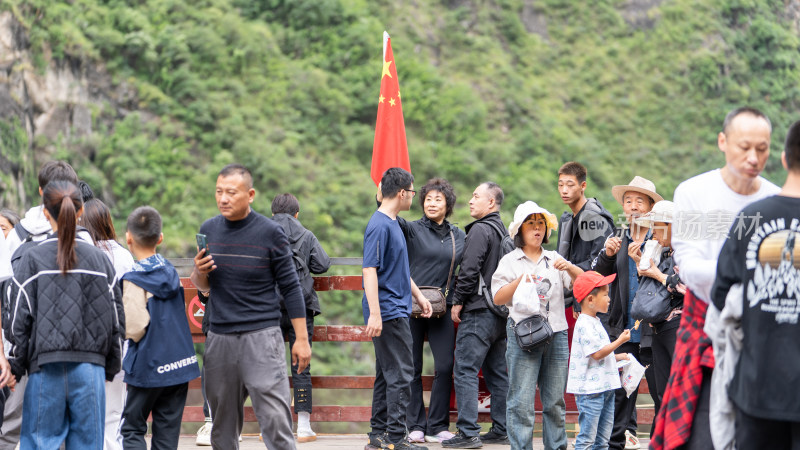 云南香格里拉虎跳峡景区及游客