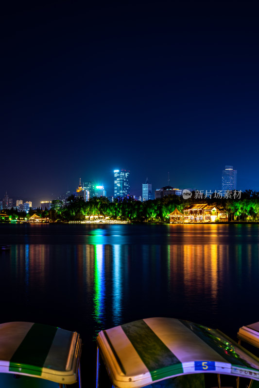 山东济南大明湖超然楼夜景夜色