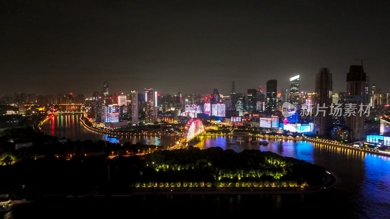 湖北武汉汉江晴川桥夜景航拍图