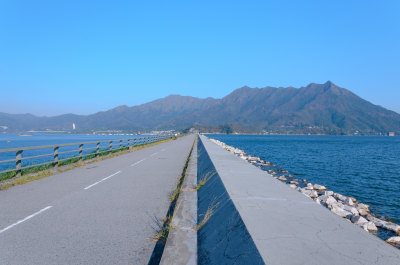 香港大浦大美督船湾淡水湖滨海堤坝