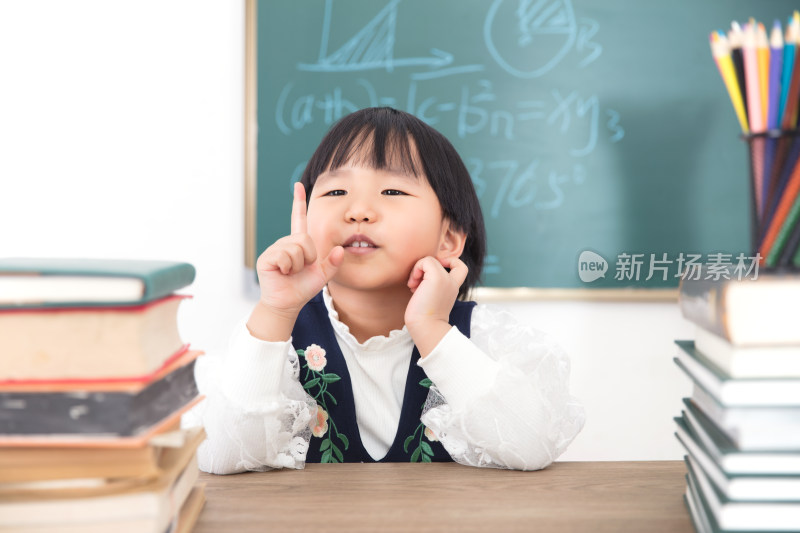 贪玩不爱学习的黄皮肤小姑娘