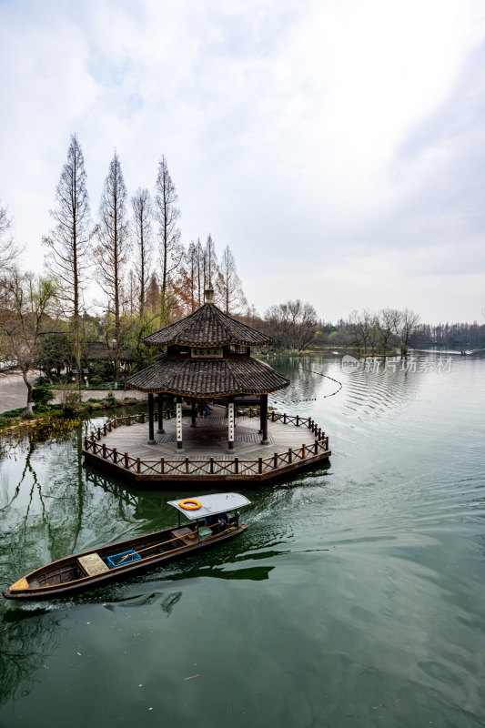 杭州西湖茅家埠黛色参天亭景点景观