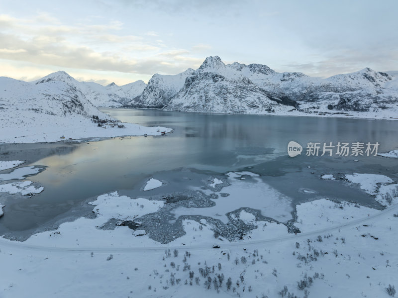 挪威罗弗敦群岛北极圈雷纳冬季雪景高空航拍