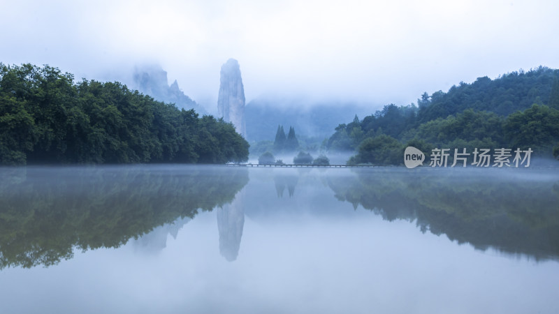 浙江缙云仙都朱潭山石梁桥风光