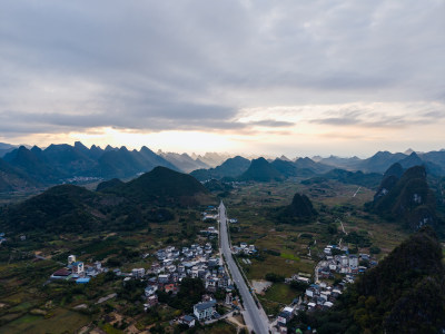 广西喀斯特地貌日出彩霞