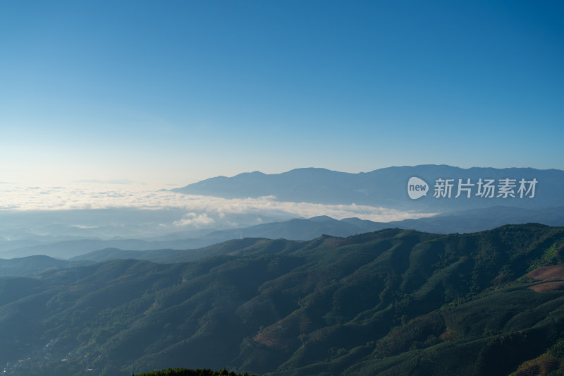 山之间的云海