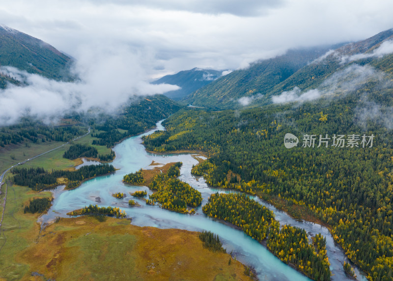 航拍新疆喀纳斯神仙湾秋景