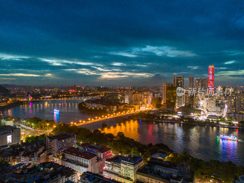 柳州夜幕降临晚霞夜景航拍图