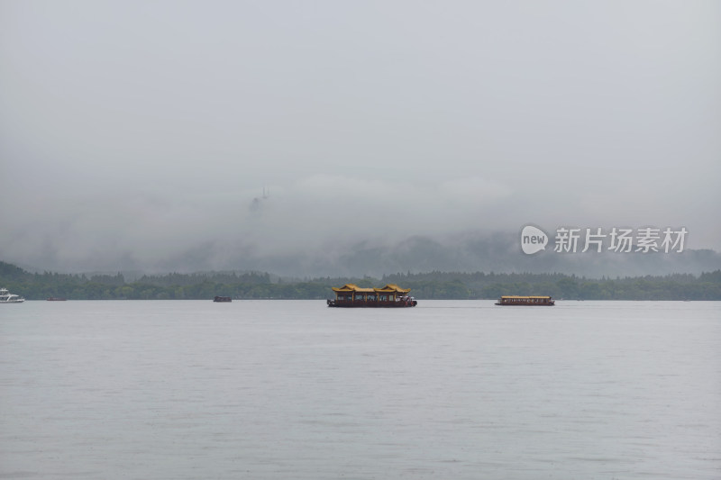 烟雨中的杭州西湖