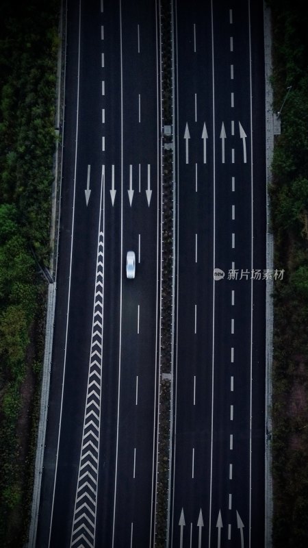 高速公路汽车行驶