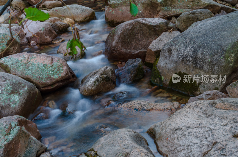 青岛崂山北九水，山谷中的溪流