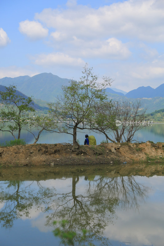 山湖 湖泊 山峦 乡村 山村