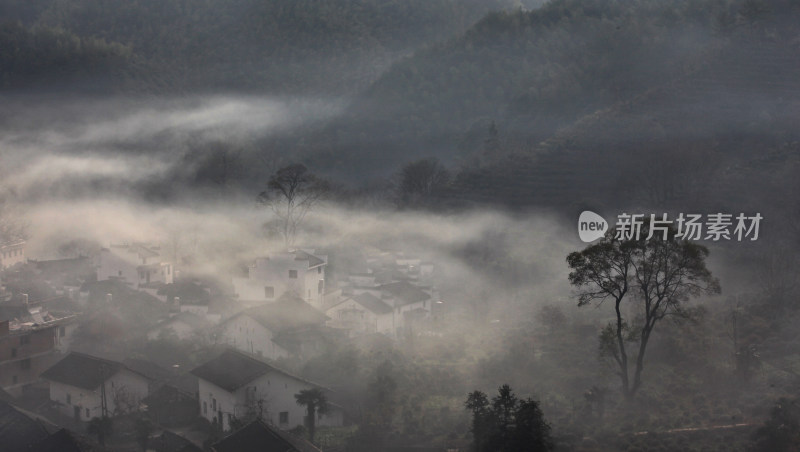 江西婺源山村徽派建筑晨雾晨曦