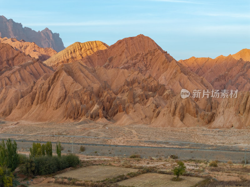 新疆南疆阿克苏库车天山红山石林大峡谷航拍