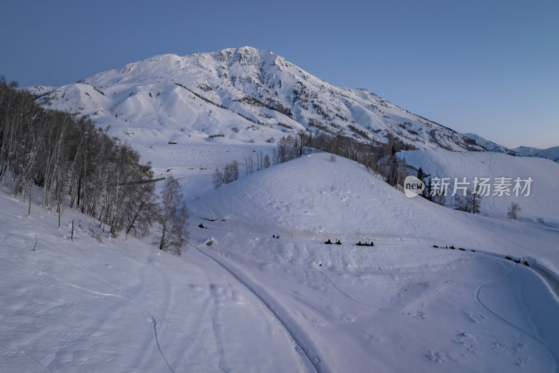 新疆北疆阿勒泰禾木冬季雪景童话世界航拍