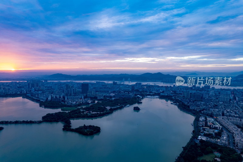 广东肇庆星湖景区日出彩霞航拍摄影图