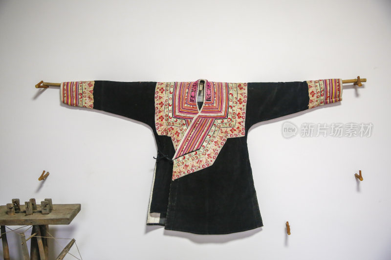 畲族传统服装和饰品