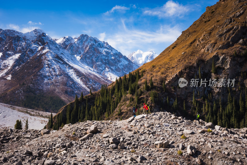 新疆夏特北线户外雪山徒步旅行