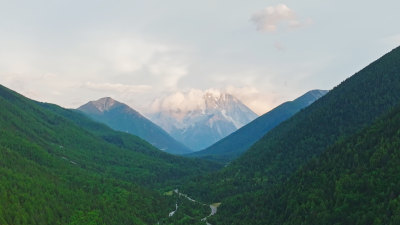 四川甘孜雅拉雪山航拍