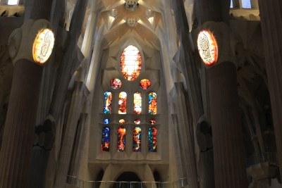 西班牙巴塞罗那圣家堂建筑内部