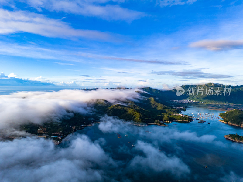 海上云海海岛南澳岛航拍图