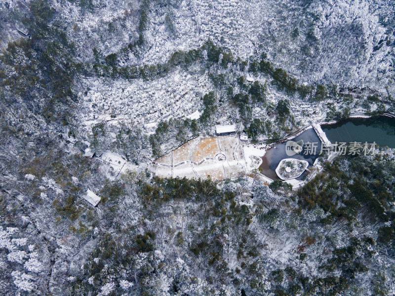 森林冬天雪景航拍摄影图