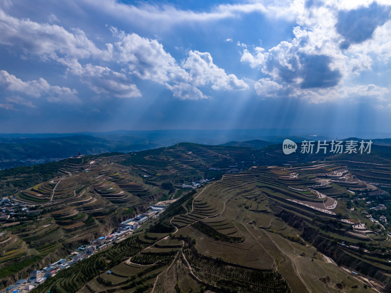 西北地区山区高山种植航拍图