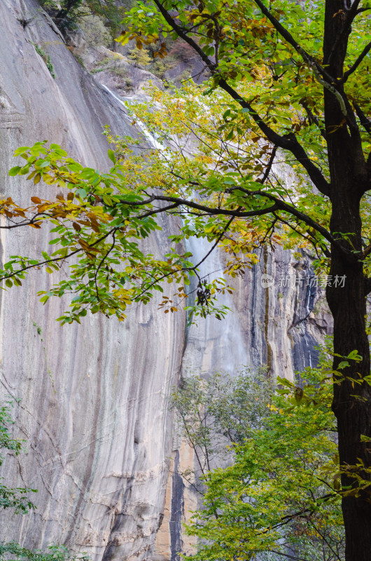 河南省洛阳白云山九龙潭秋天风景