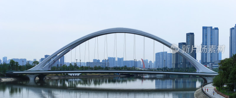 成都交子公园金融区的锦尚大桥