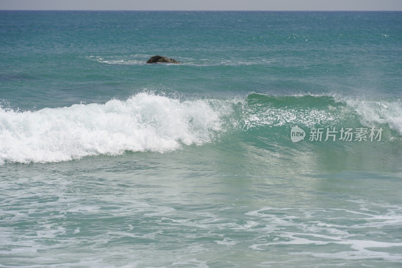 海南三亚万宁日月湾海浪