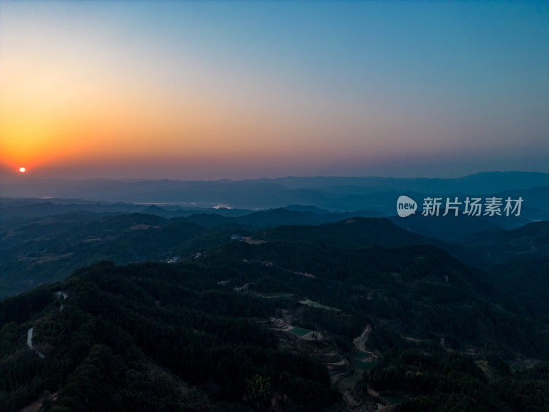 南方丘陵地貌山川风景航拍摄影图