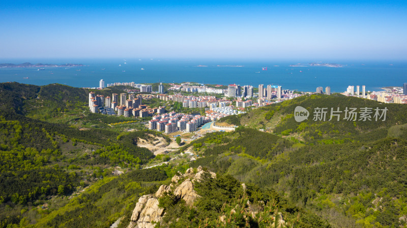 山东烟台沿海海岸线建筑群城市自然风光