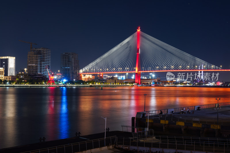 上海杨浦大桥夜晚长曝光