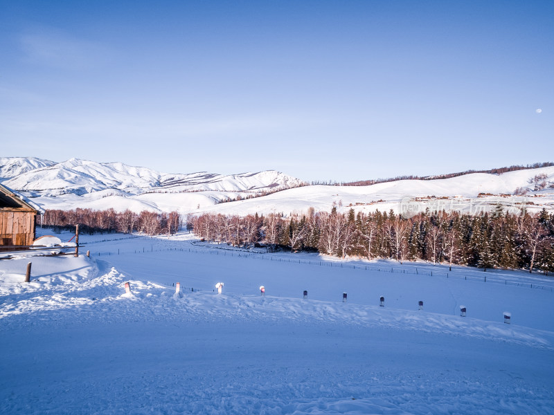 新疆阿勒泰白哈巴村冬季雪景