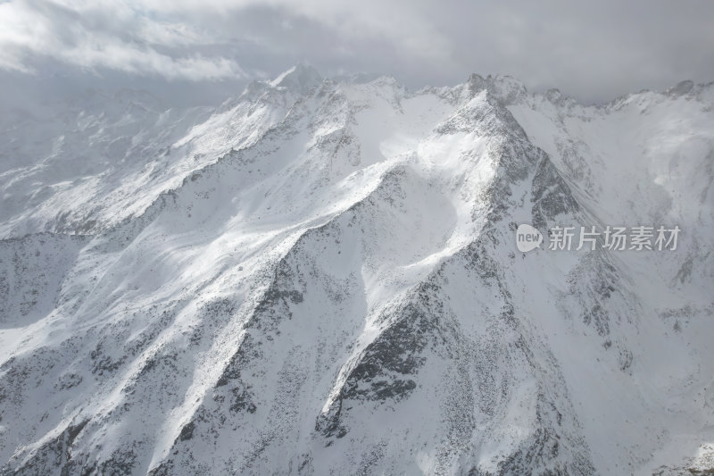 四川阿坝州达古冰川雪山盛景冰雪奇观航拍