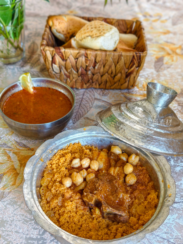传统美食与面包酱料组合