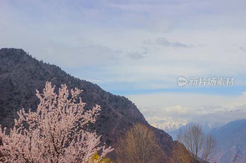 西藏昌都地区G318川藏公路沿途山川风光