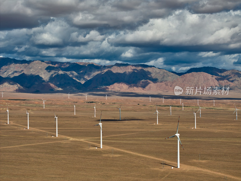 高原上的风力发电机群