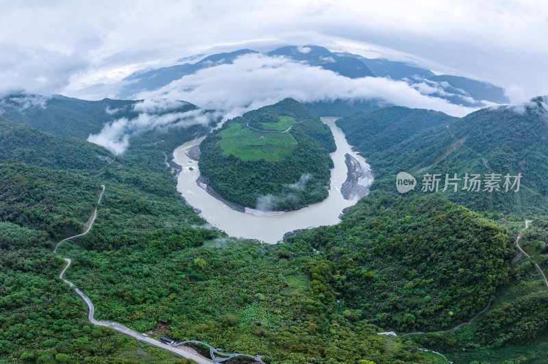 西藏墨脱县雅鲁藏布江果果糖大拐弯高空航拍