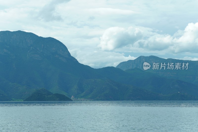 云南泸沽湖格姆女神山