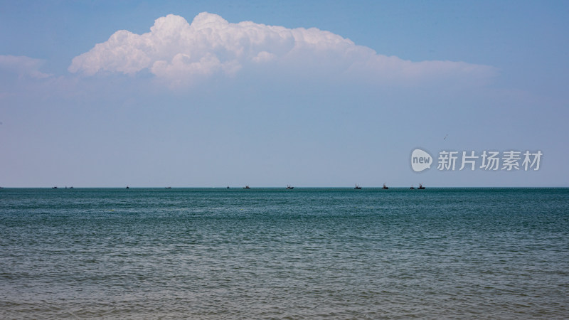 山东日照灯塔海滨海滩海天自然景观