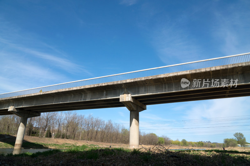 北京温榆河河道上的高架桥