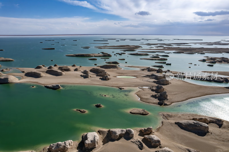 青海海西州乌素特水上雅丹奇异地貌高空航拍