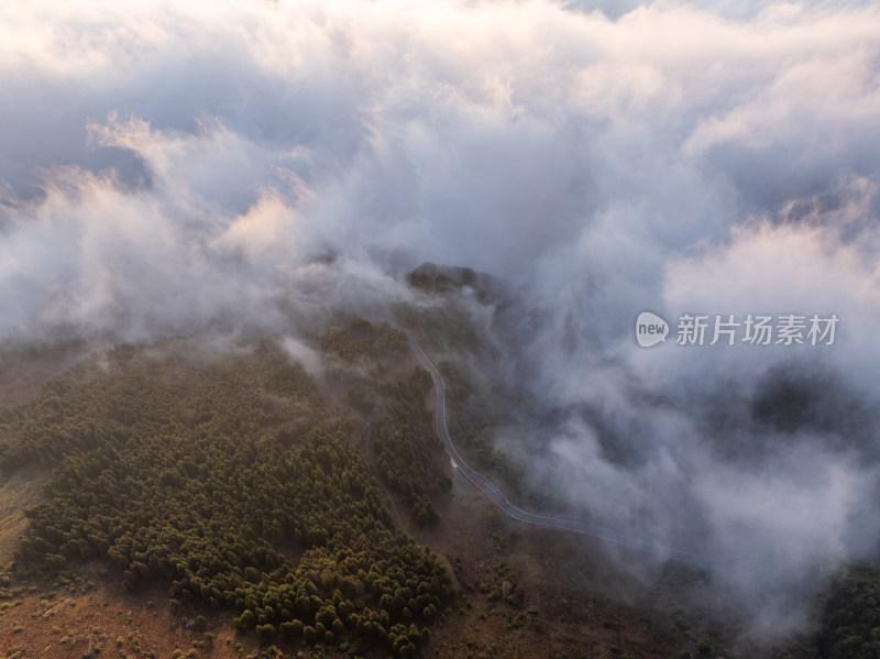 贵州六盘水坡上草原云海日出风景风光