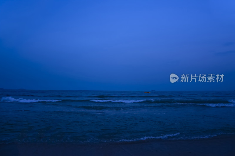 深圳大鹏半岛黄昏西涌海浪沙滩海景风光