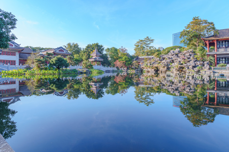 佛山顺峰山公园粤剧大观园传统岭南园林湖景